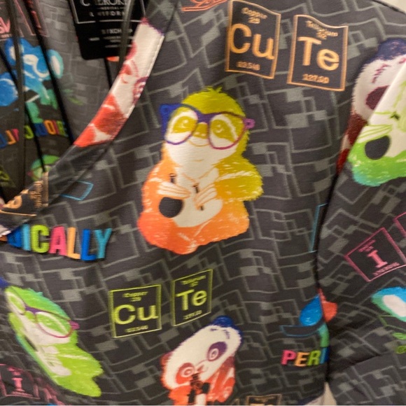 New Cherokee Modern Classic v-neck Grey Animals Extra Small XS women scrub top - Picture 3 of 10